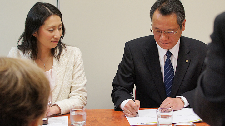 写真：オーストラリア/ゴールドコースト/テイフ/姉妹校/調印式/名古屋産業大学